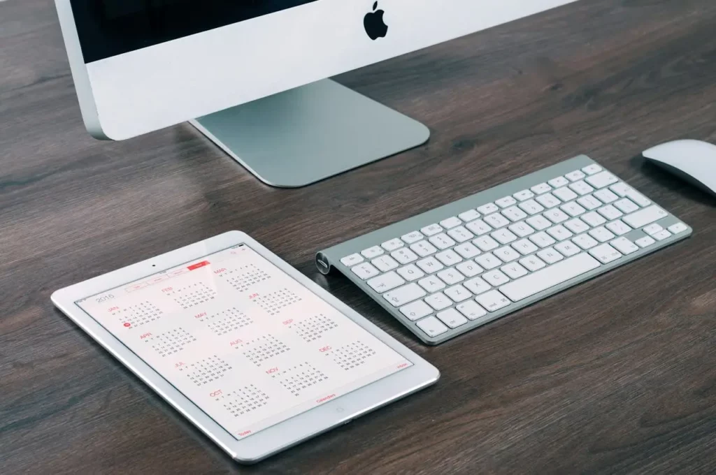 A real estate agent using a calendar app to plan their schedule