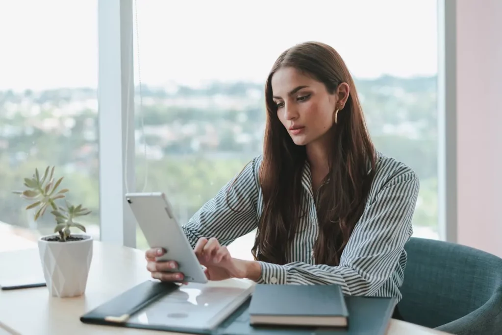 A virtual assistant working on administrative tasks for a realtor