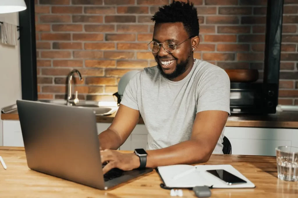 A Realtor analyzing a retargeting ad campaign on their laptop.