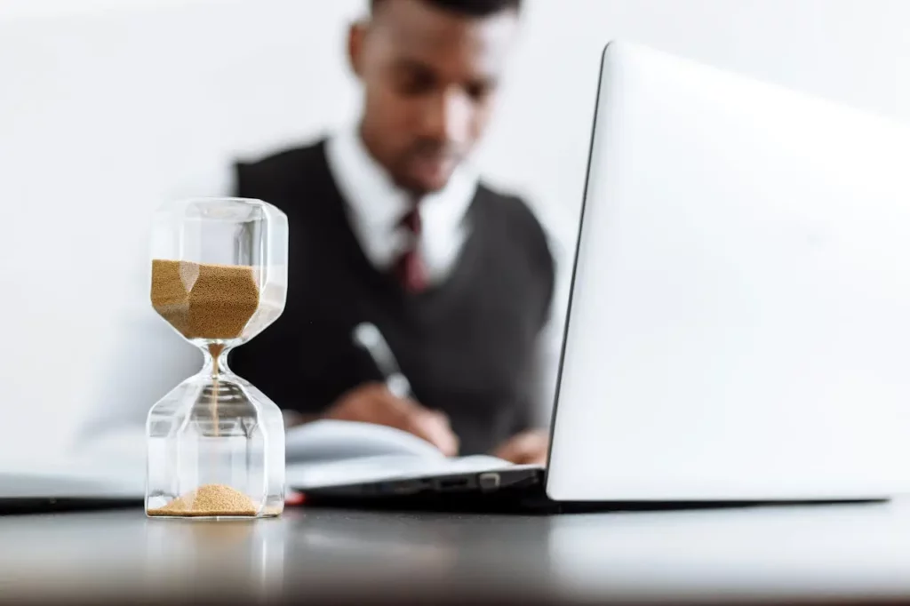 A Realtor setting an out-of-office email on their laptop.